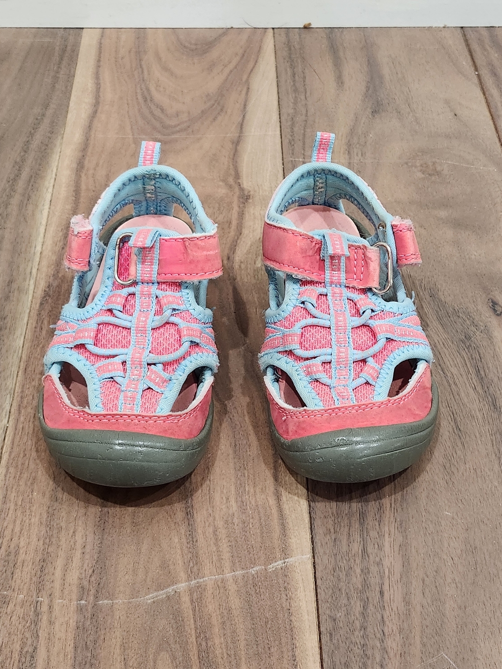 OshKosh Kids Coral and Light Blue Closed-Toe Sandals Sz 6
